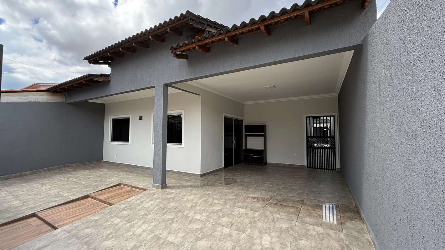 ** CURITBA IMOBILIARIA ALUGA**QNA 31 CASA 27 - TAGUATINGA NORTE/DFCASA TÉRREA CO...