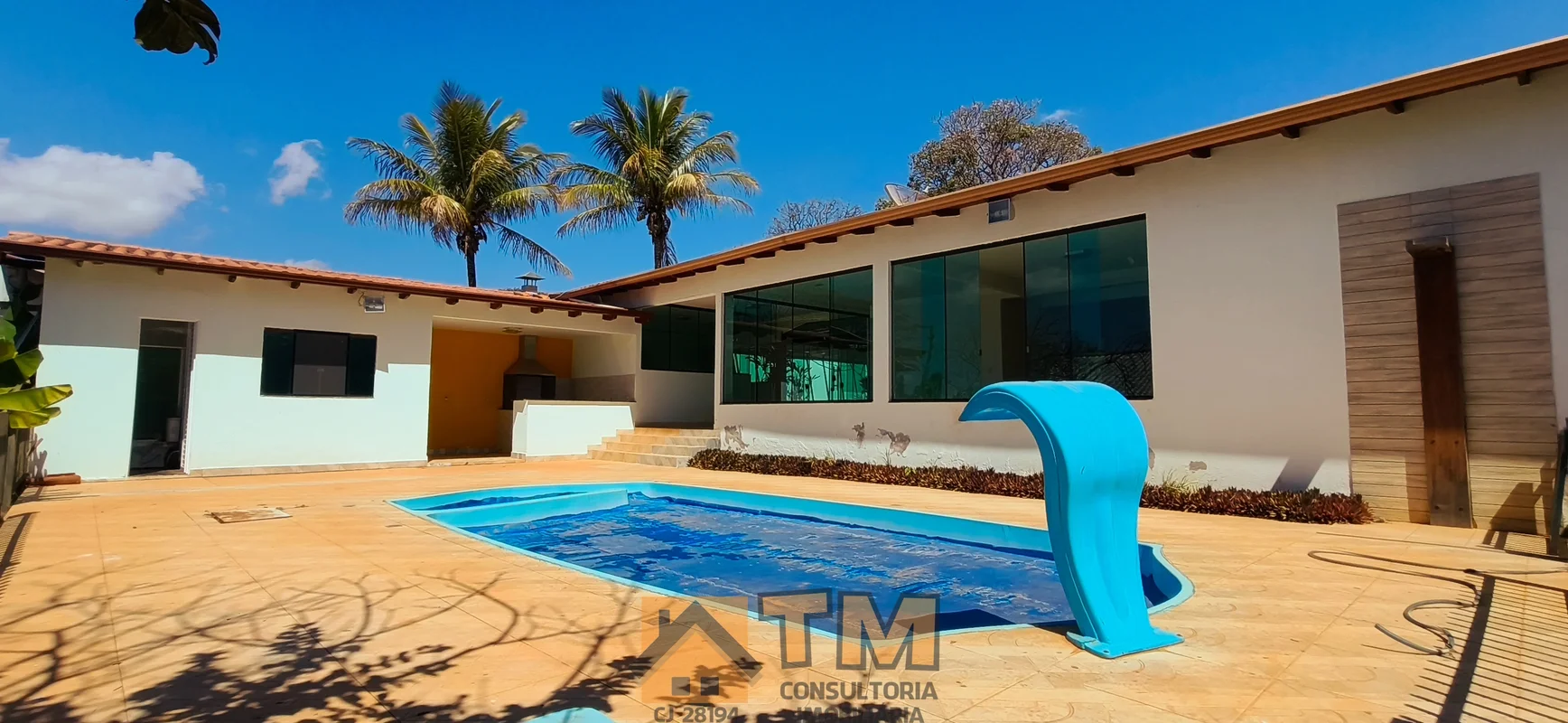 TM CONSULTORIA IMOBILIARIAVENDE: Excelente Casa 03 quartos, piscina, jardim, pom...