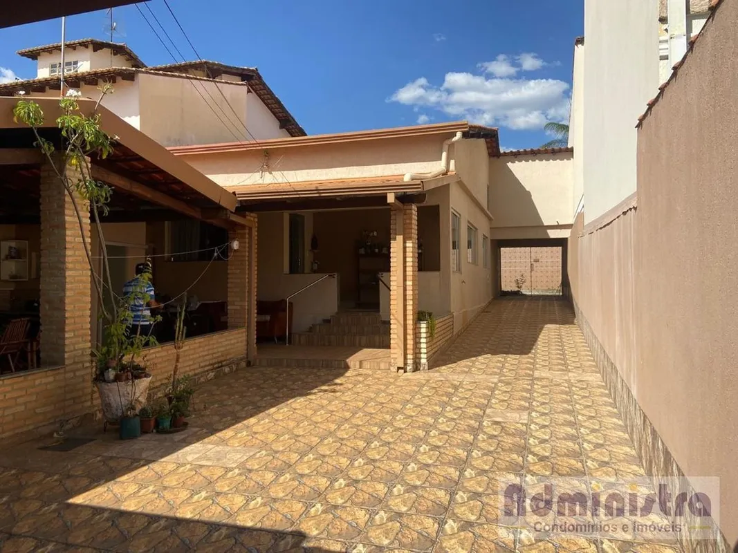 Casa térrea na Quadra 8 de Sobradinho – 4 quartos e área gourmet!Excelente oport...