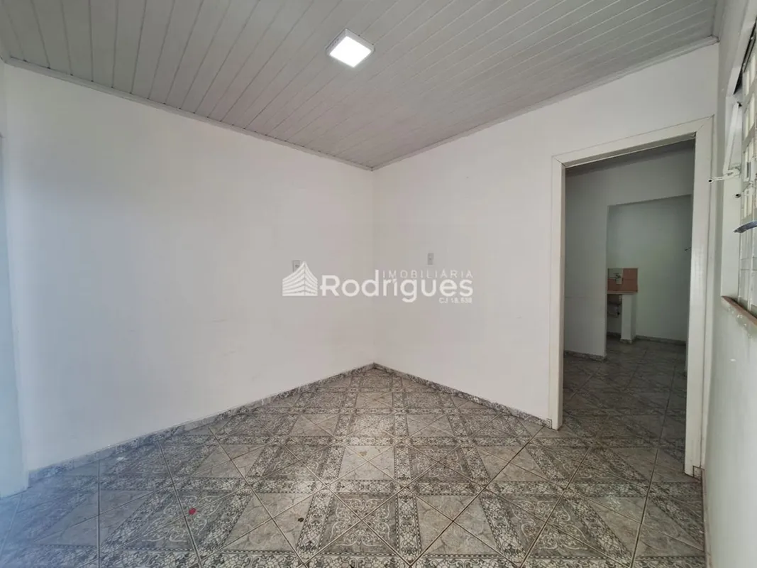 Rodrigues Imobiliária aluga casa na QNN 02 em Ceilândia.Observação: a Kit não é ...