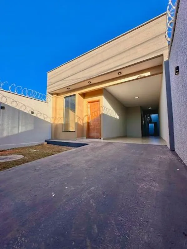 Casa em excelente localização, a poucos metros da Avenida das Nações, em uma reg...