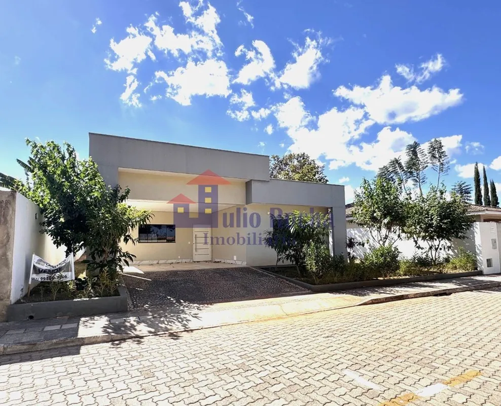 JULIO ROCHA IMOBILIÁRIA VENDE!MARAVILHOSA CASA NOVA NO CONDOMÍNIO QUINTAS DO TRE...