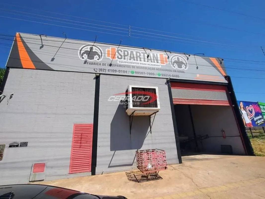 Galpão com mezanino no fundo, parte superior escritório com banheiro, sala de es...
