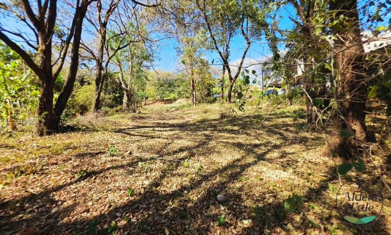 Terreno em aclive, próximo à portaria, com linda vista para o condomínio. DF imó...