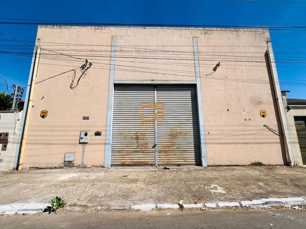 Galpão comercial para alugar, com 171 m², dois banheiros e pé-direito duplo. 14/...