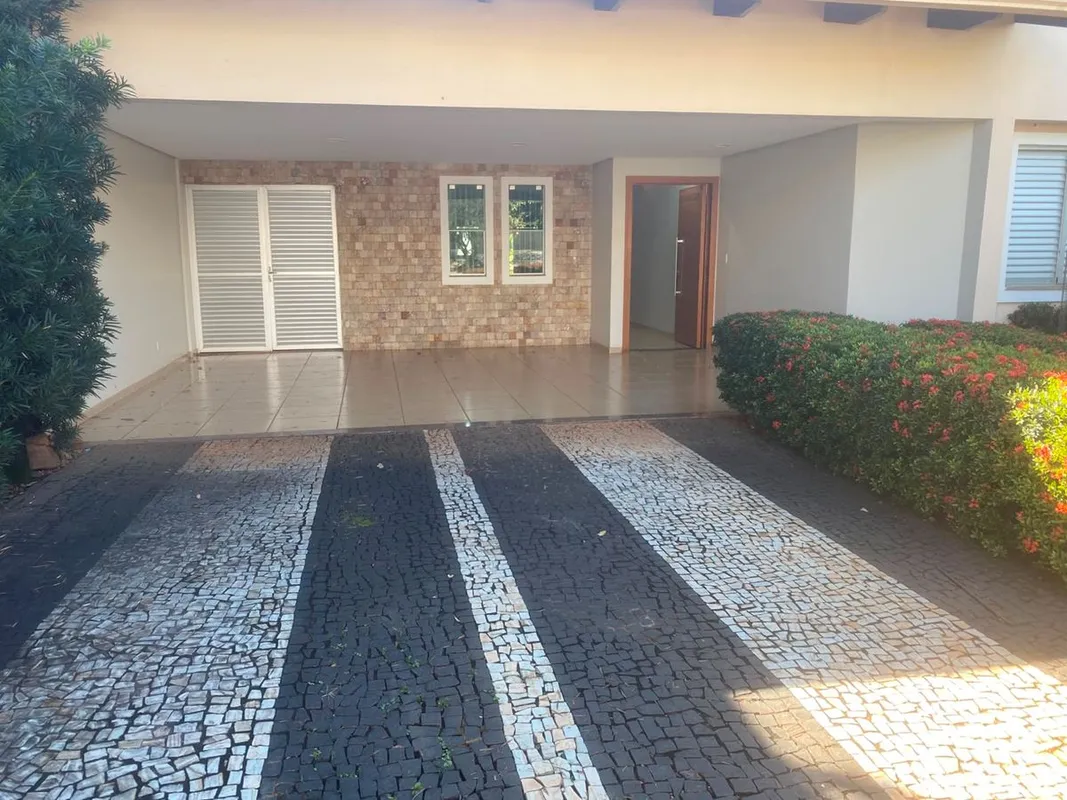 Casa de Alto Padrão em Condomínio FechadoDescubra o equilíbrio perfeito entre co...
