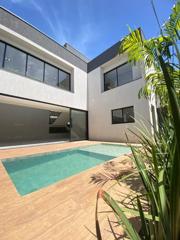 Jardins Capri - SobradoSem vizinho de frente 4 quartos sendo 4 suítes O piso sup...
