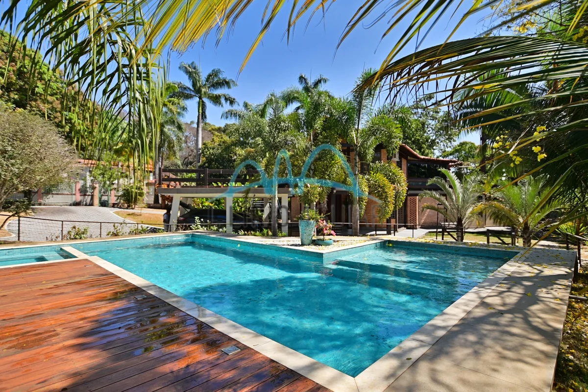 CASA EXCLUSIVA NO PARK WAY | 2.500 m² | PISCINA AQUECIDA | 3 SUÍTESUm refúgio pa...