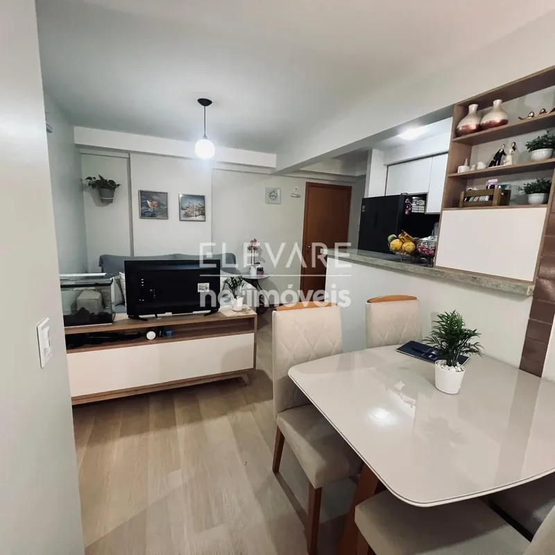 Com 53,29m², este imóvel é composto por:- Sala ampla para 2 ambientes com mesa d...