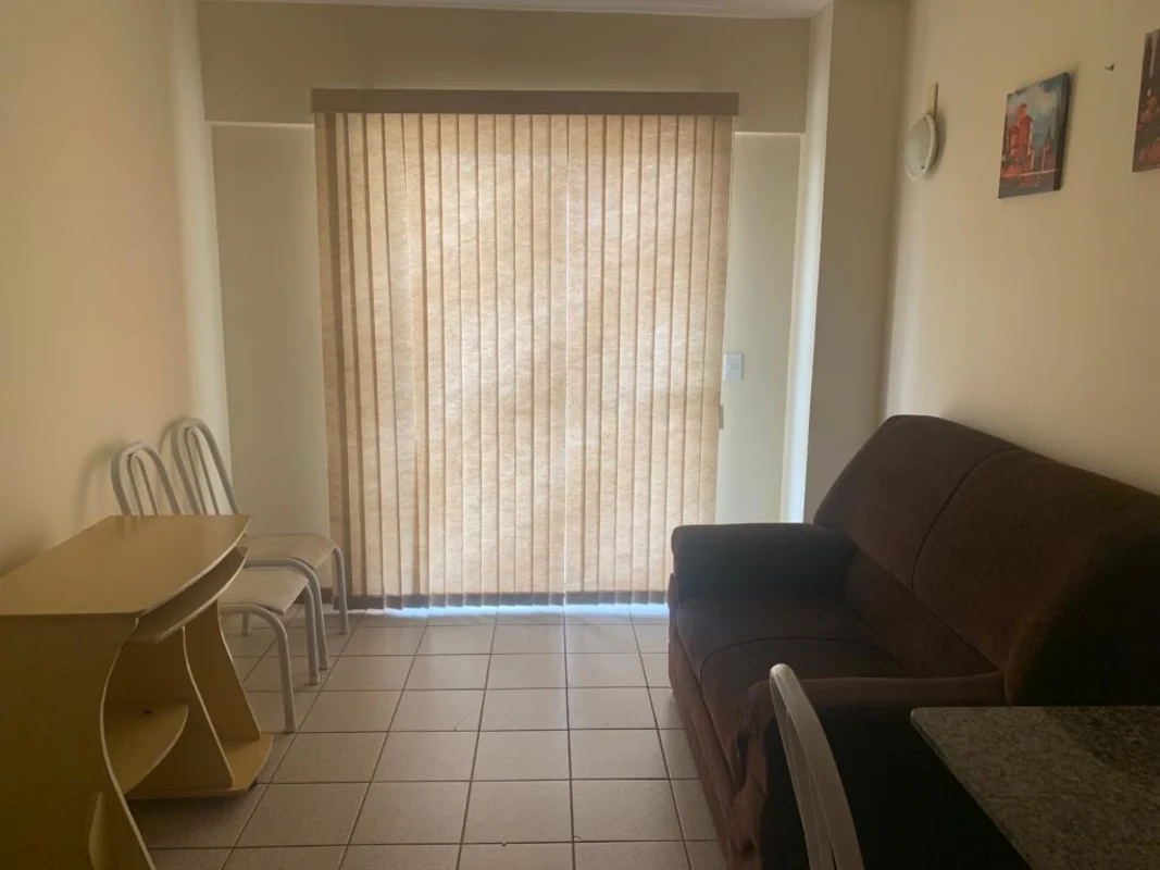 1 quarto, andar alto, nascente; vista livre; excelente localização, assim compos...