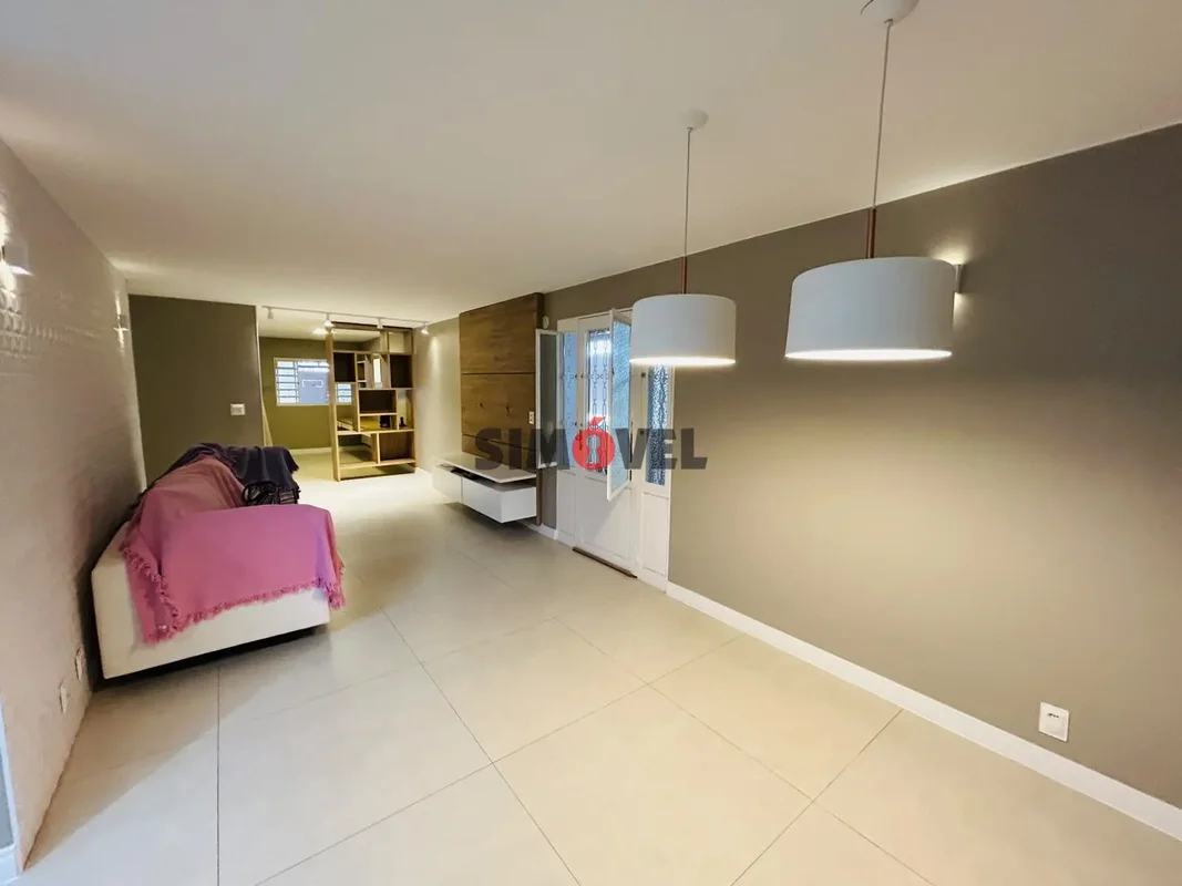 Excelente Casa Reformada - SHCGN 710 - 04 Quartos sendo uma suíte;- Cortinas;- D...