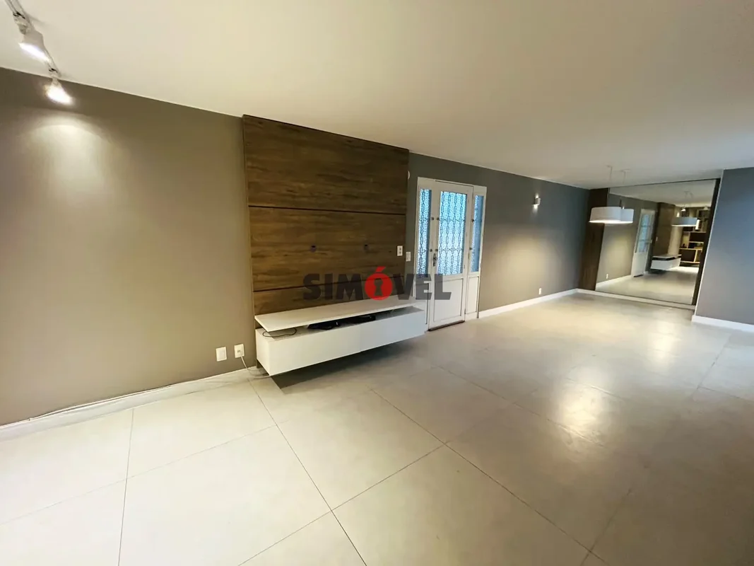 Excelente Casa Reformada - SHCGN 710 Poucos Metros Colégio Sigma e Escola MoaraC...