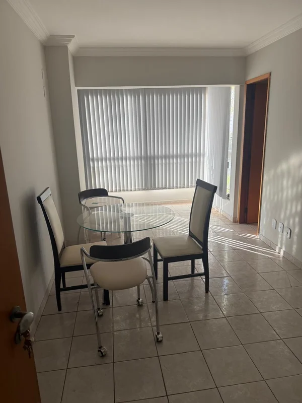 1 (suíte); reformado; vista livre; excelente localização, assim composto: sala/c...