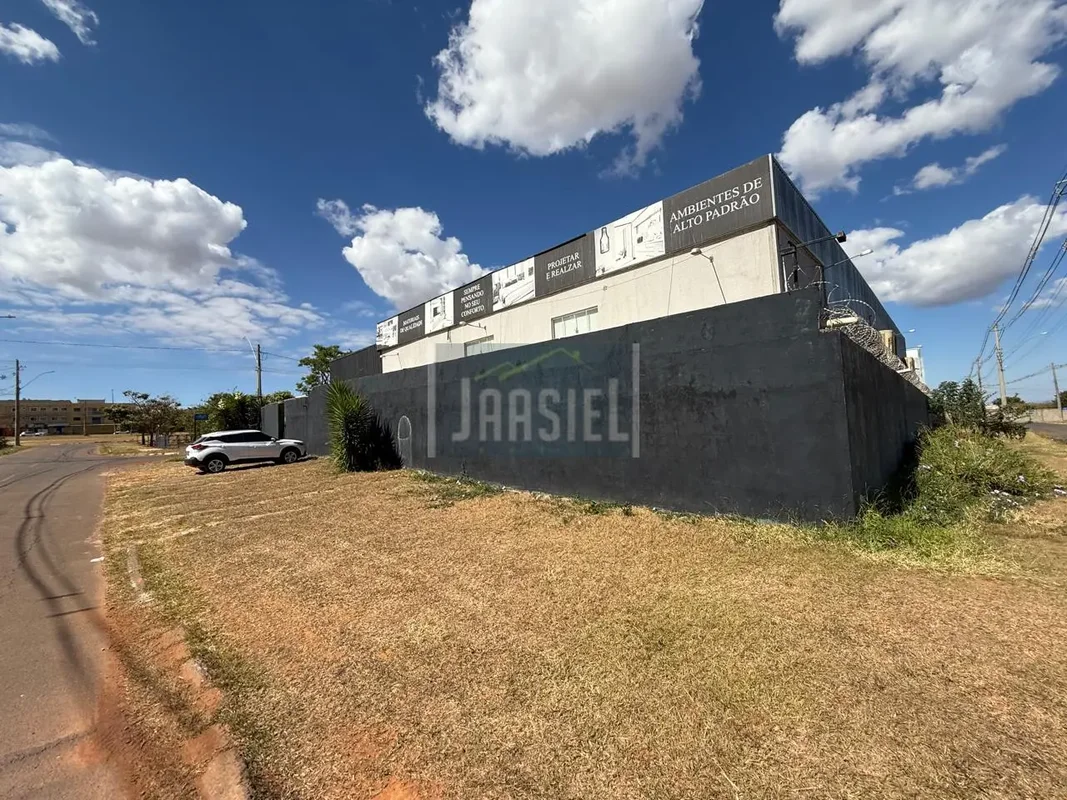 Excelente galpão todo murado em uma localização excelente, à venda em Santa Mari...