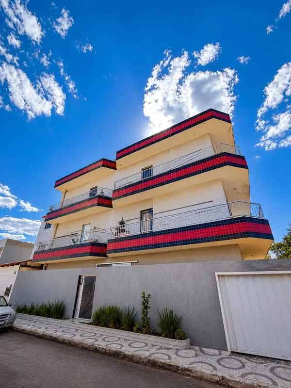 JDM IMOBILIÁRIA VENDE PRÉDIO COM 06 APARTAMENTOS, localizado na QS 06 - Riacho F...