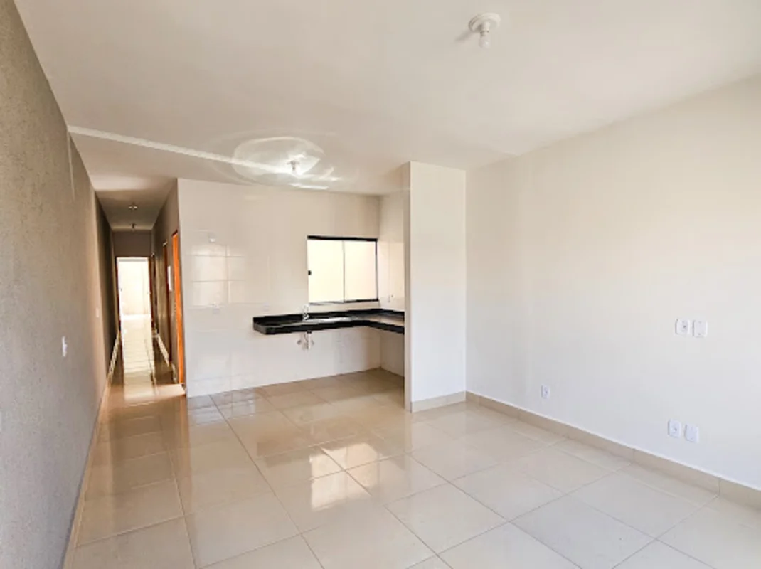 VENDE CASA, COM TRÊS QUARTOS UMA SUITE, NO PARQUE INDUSTRIAL JOÃO BRAZ - GOIÂNIA...