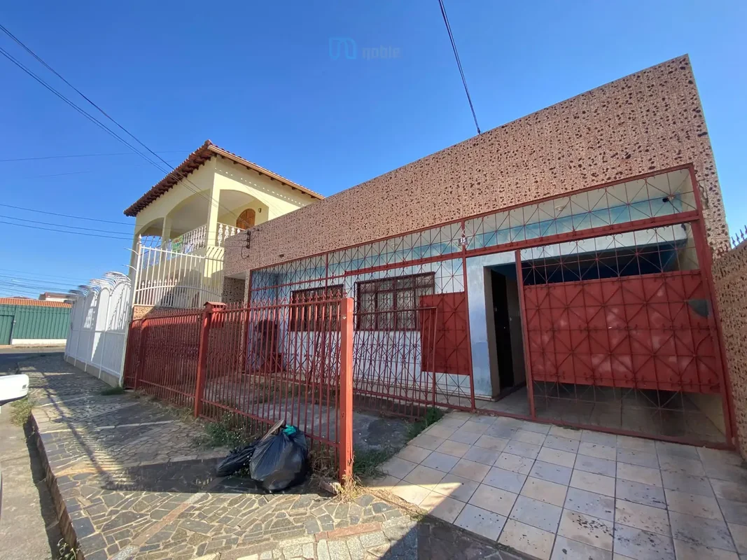 CASA À VENDA – QE 04 GUARÁ IExcelente oportunidade na QE 04 Conjunto K do Guará ...