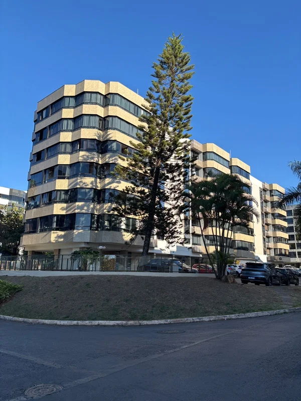 Apartamento localizado na SQSW 303 -nascente -3 quartos -de canto - reformado na...