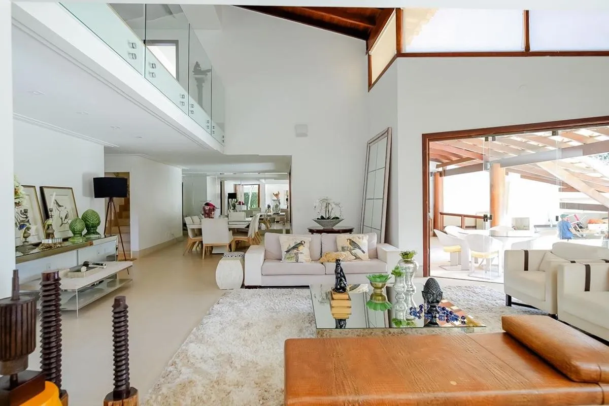 SHIS QI 29 | Lago SulResidência com 586 m² de área construída em com 1.200 m², l...