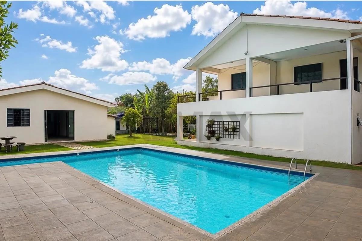 Uma oportunidade rara para morar ou investir no Jardim Botânico: aproximadamente...