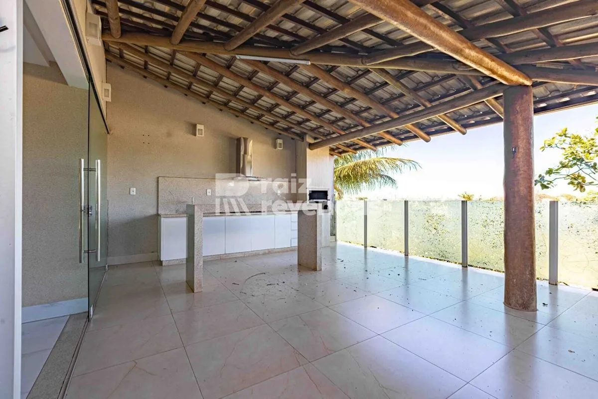 Para quem busca uma casa pronta para morar, rica em armários e com uma área gour...