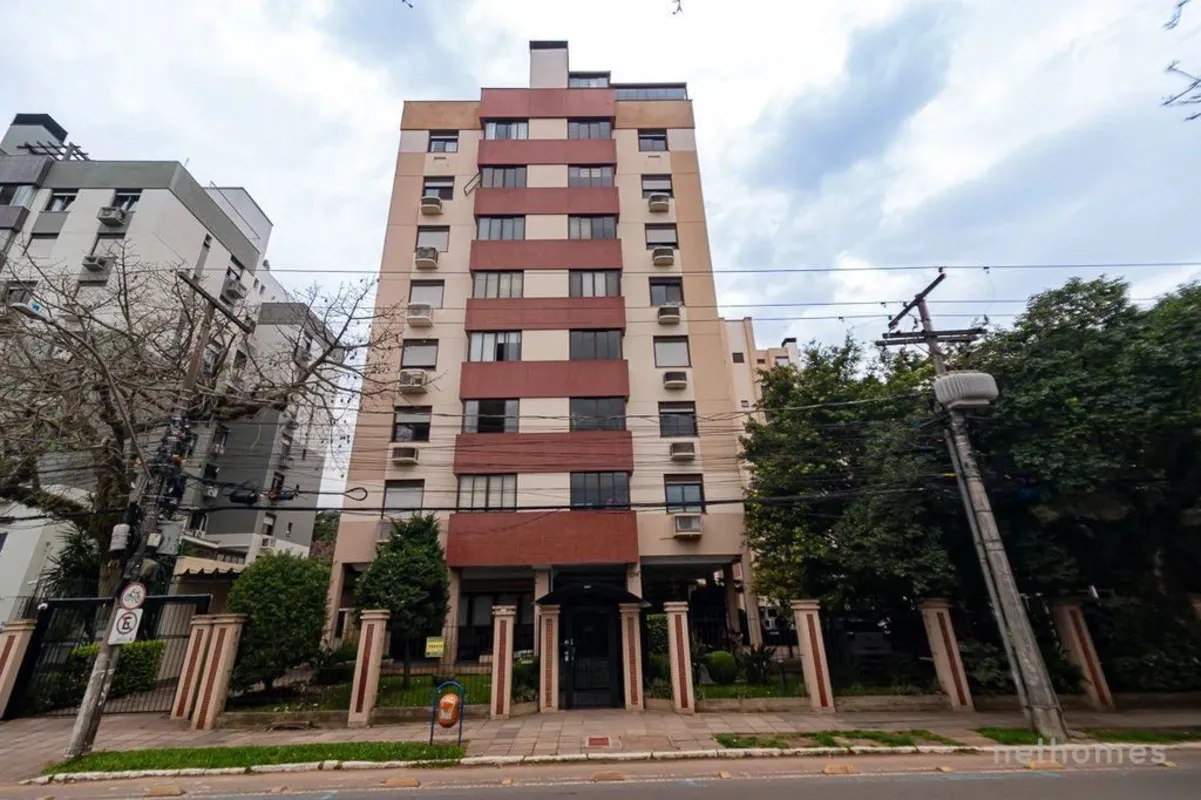 Esta bela cobertura de 121,74 m² está localizada no Bairro Cristal, em uma regiã...