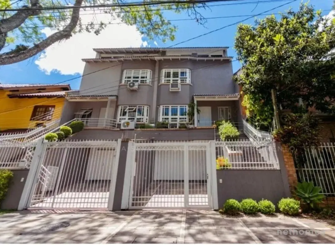 Há casas que impressionam pelas medidas. Outras conquistam pela história. Esta r...