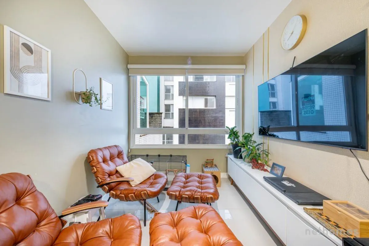 Ótimo apartamento no Passo da Areia, com 55m² privativos, 1 dormitório, 1 banhei...