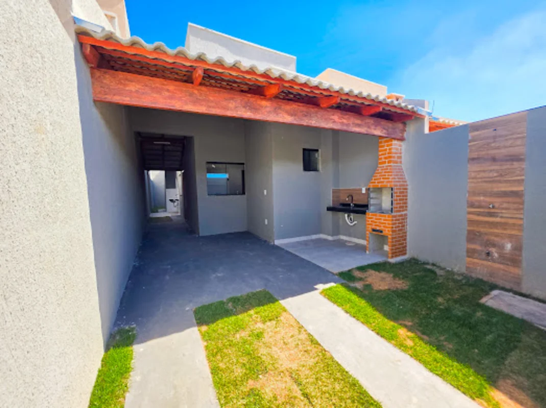 VENDE CASA COM TRÊS QUARTOS, UMA SUÍTE, BANHEIRO SOCIAL, NO RESIDENCIAL ACRÓPOLE...