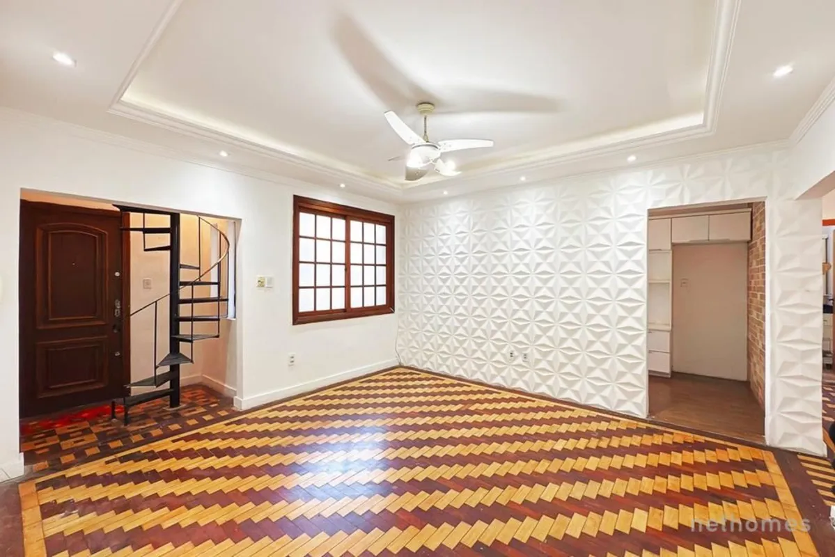 Descubra a cobertura dos seus sonhos à venda na charmosa Cidade Baixa, Porto Ale...