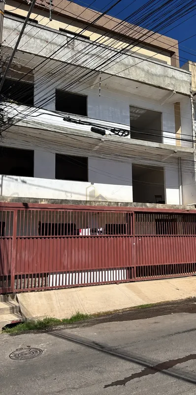 Apartamento será entregue faltando acabamento, localizado no 3º andar em ótima l...