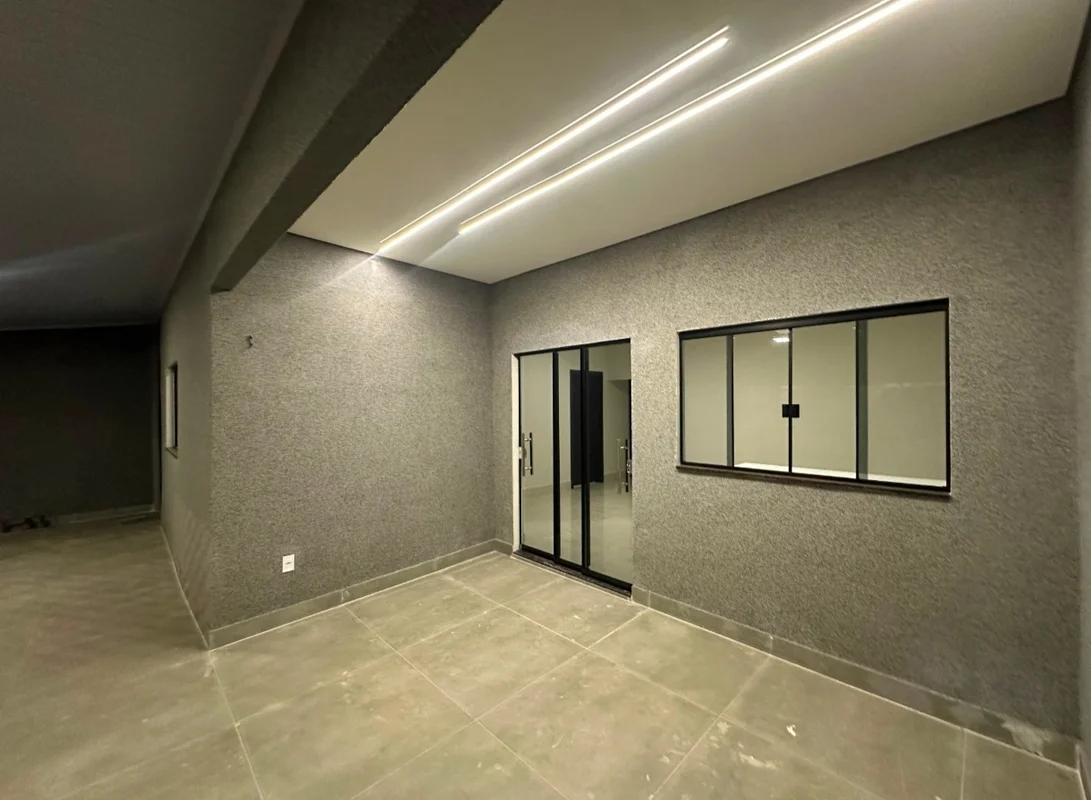 Excelente Casa Qd 102 Próximo ShoppingCasa composta por3 quartos, sendo 1 suíteB...