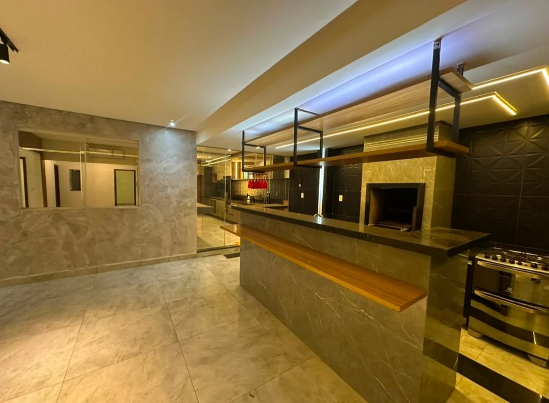Linda Casa Qd 102 Suíte master ampla com espaço para um closets 2 semi-suítes;3 ...
