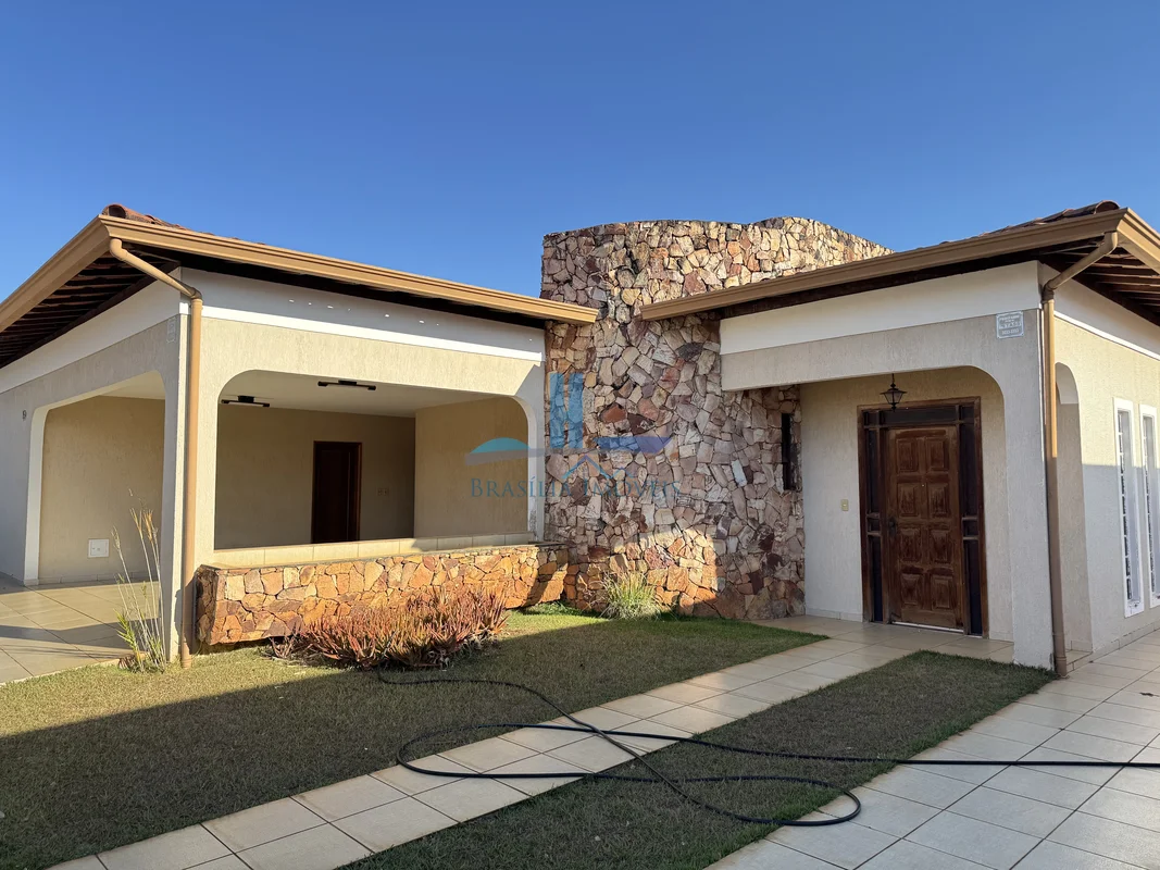 * * * * * BRASÍLIA IMÓVEIS VENDE CASA TÉRREA QI 6 PARA SUA FAMÍLIA * * * * * *Ét...