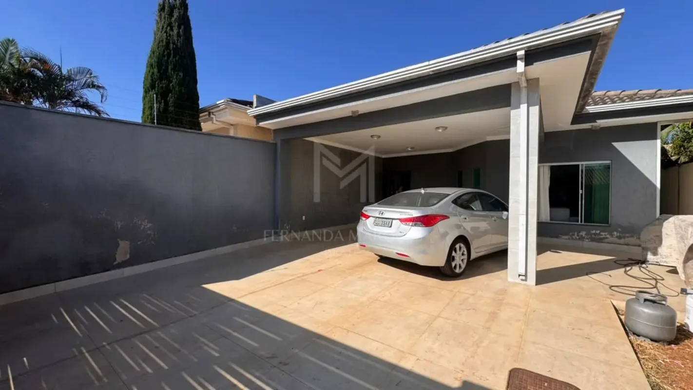 Fernanda Marques vende ótima casa na Rua 06, em Vicente Pires!Casa espaçosa, bem...