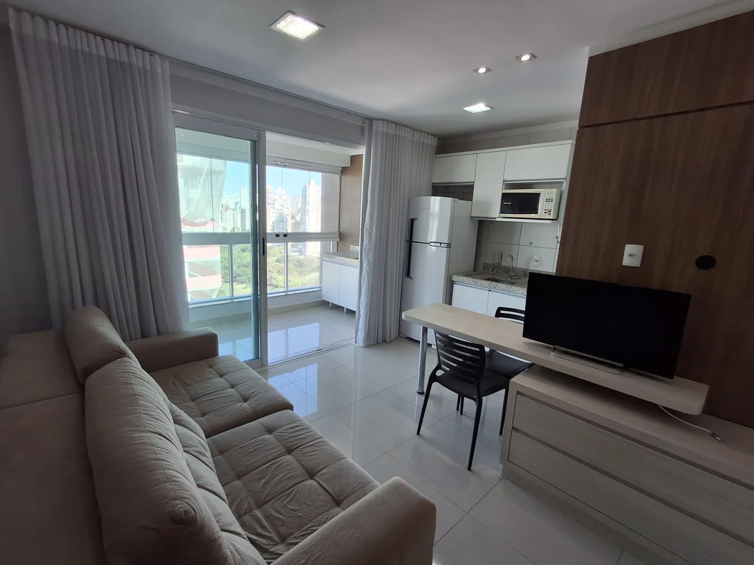 Vendo apartamento, Completo em mobília, com vista para o Parque Vaca Brava. No E...