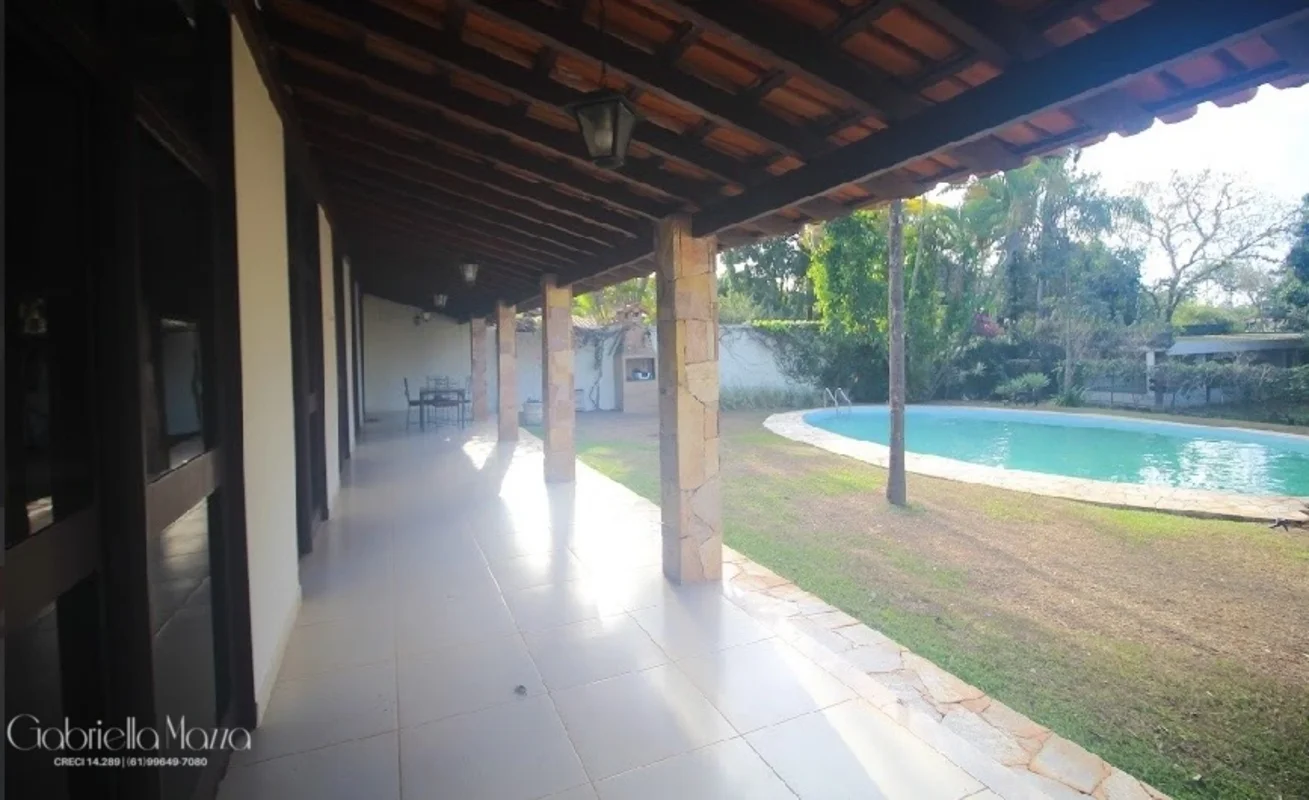 Alugo casa na SHIS QI11 Conj 10 tendo 550m2 e terreno com 1.200m2. Com dois pavi...