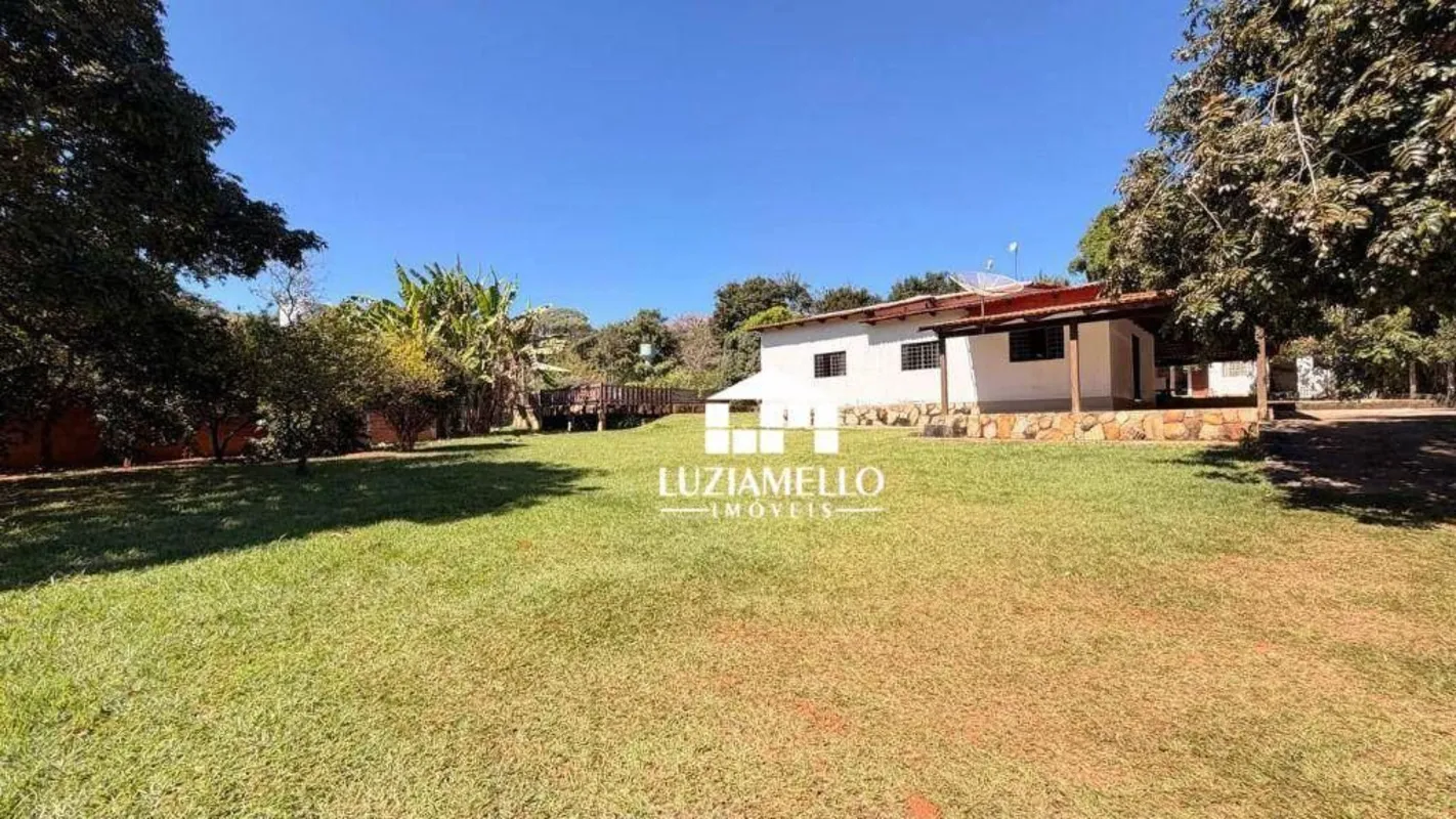 Chácara com deck e piscina aquecida, potencial para renda em Pirenópolis.Uma opo...