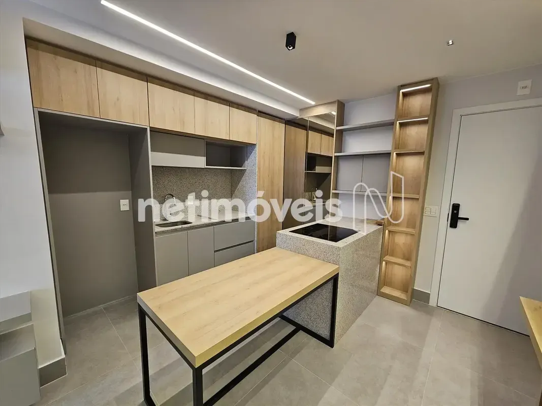 Excelente kitnet semimobiliada, nova e pronta para morar, localizada no Condomín...