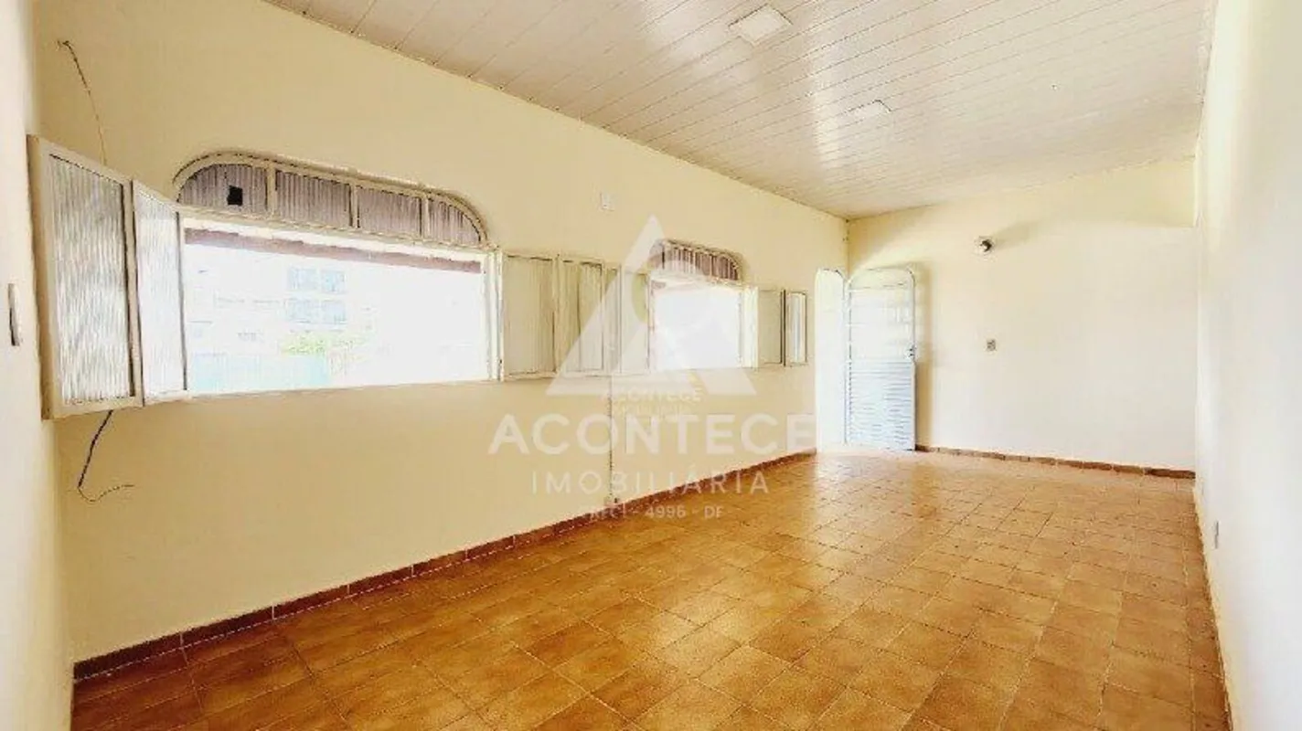 Amplo Quintal + Localização Estratégica + Quatro Vagas! QSE 18, Taguatinga Sul C...