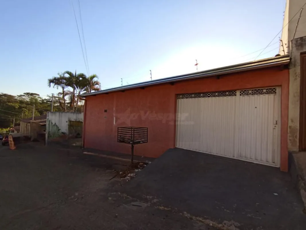 Casa à venda com 3 quartos sendo 1 suíte, com 436,00m² de área total, localizada...