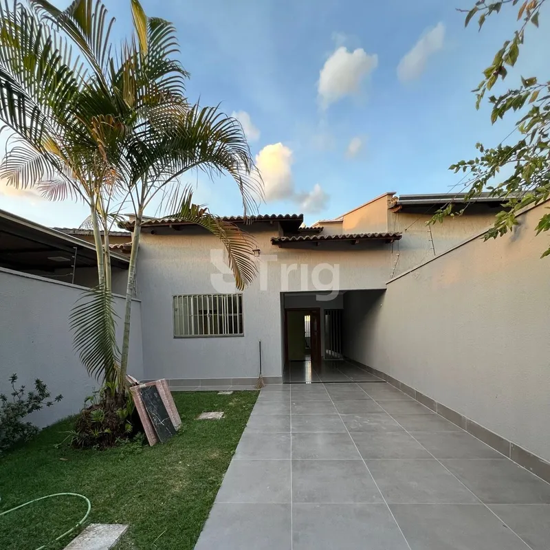 Casa com 99 m² de área construída em terreno de 180 m², com 3 quartos, sendo 1 s...