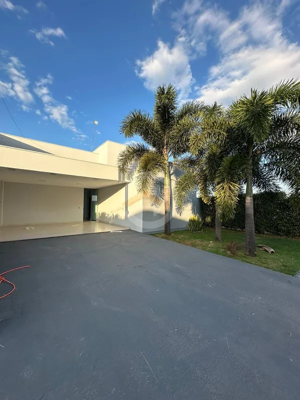 Casa alto Padrão Jardim Veneza 3 Suítes sendo 2 Americana Sala integrada 4 Vagas...