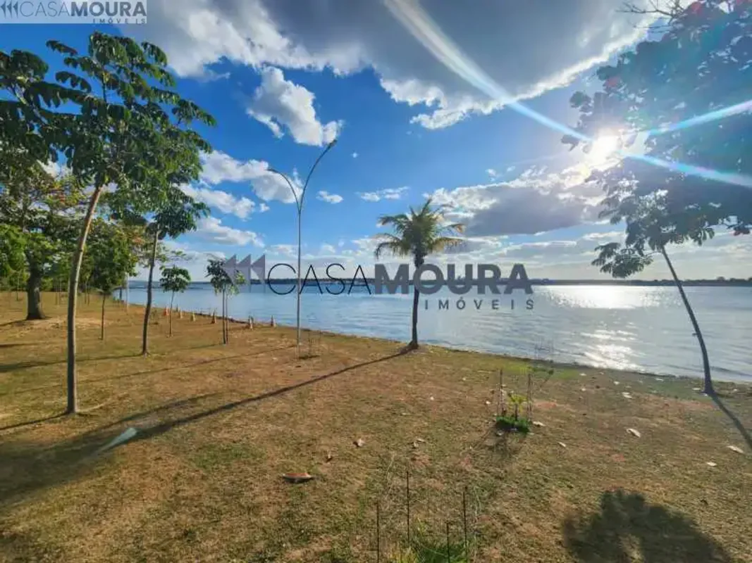 Apartamento no Condomínio Villages Alvorada com vista livre definitiva para o La...
