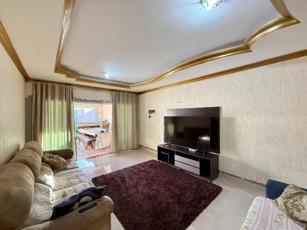 CASA À VENDA NA QSC 19 | 560 m² DE LOTE + 3 QUARTOS E SUÍTE | SETOR PRIMAVERAEXC...
