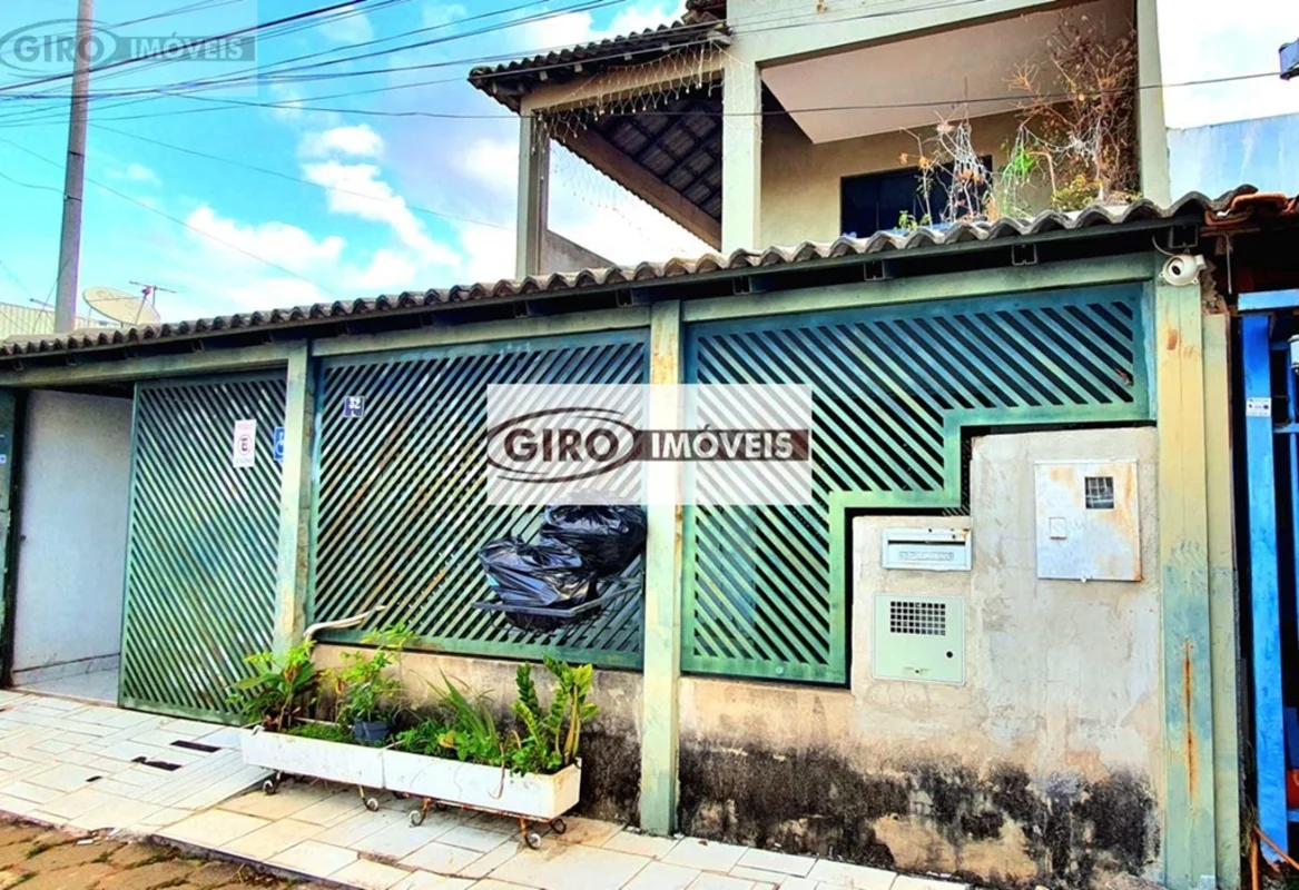 escubra esta casa de 170m², com dois pavimentos e laje, perfeita para quem busca...