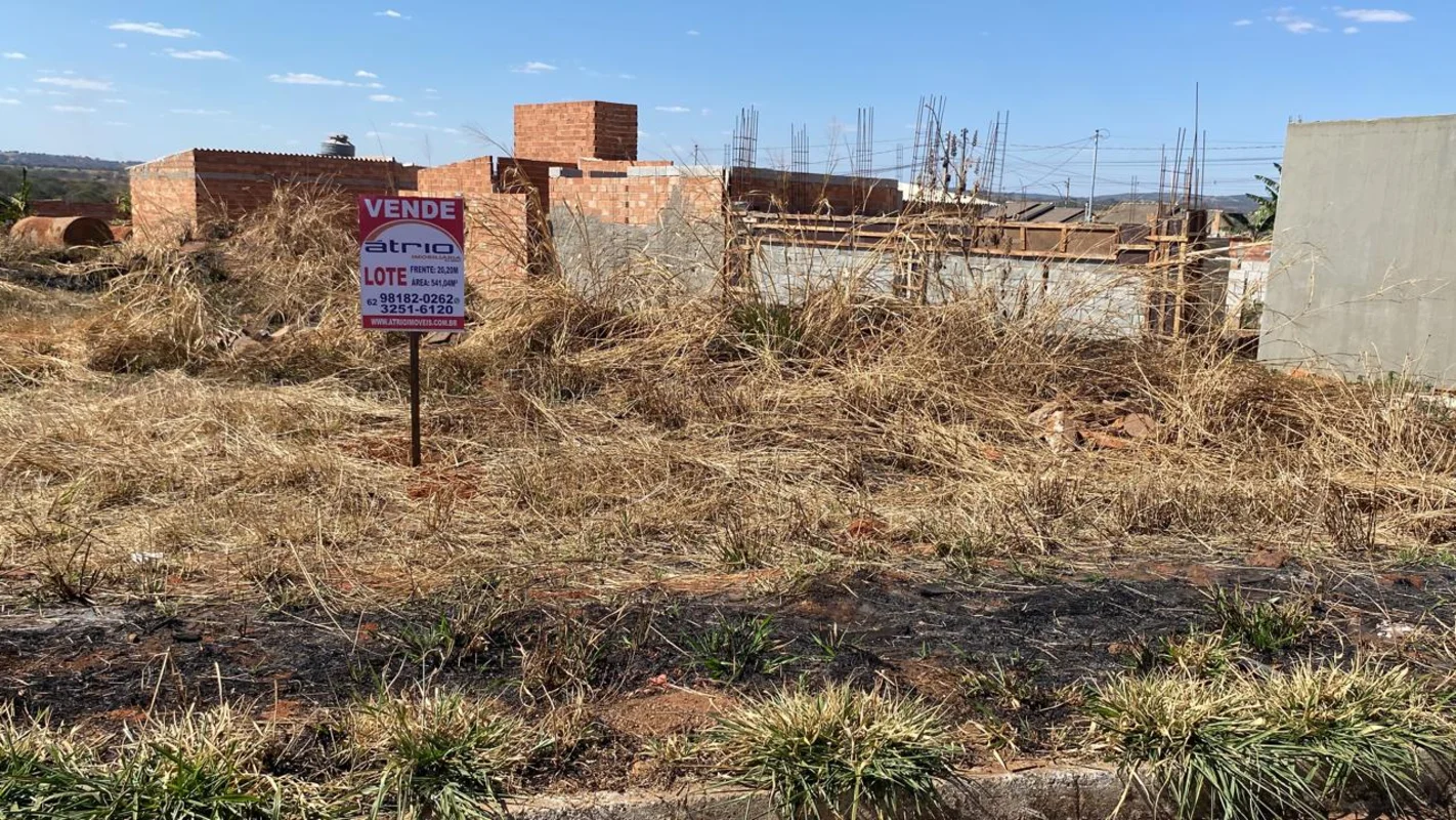 Vende-se ágio de um lote com área total de 541,04m²Frente: 20,20m² de frente par...