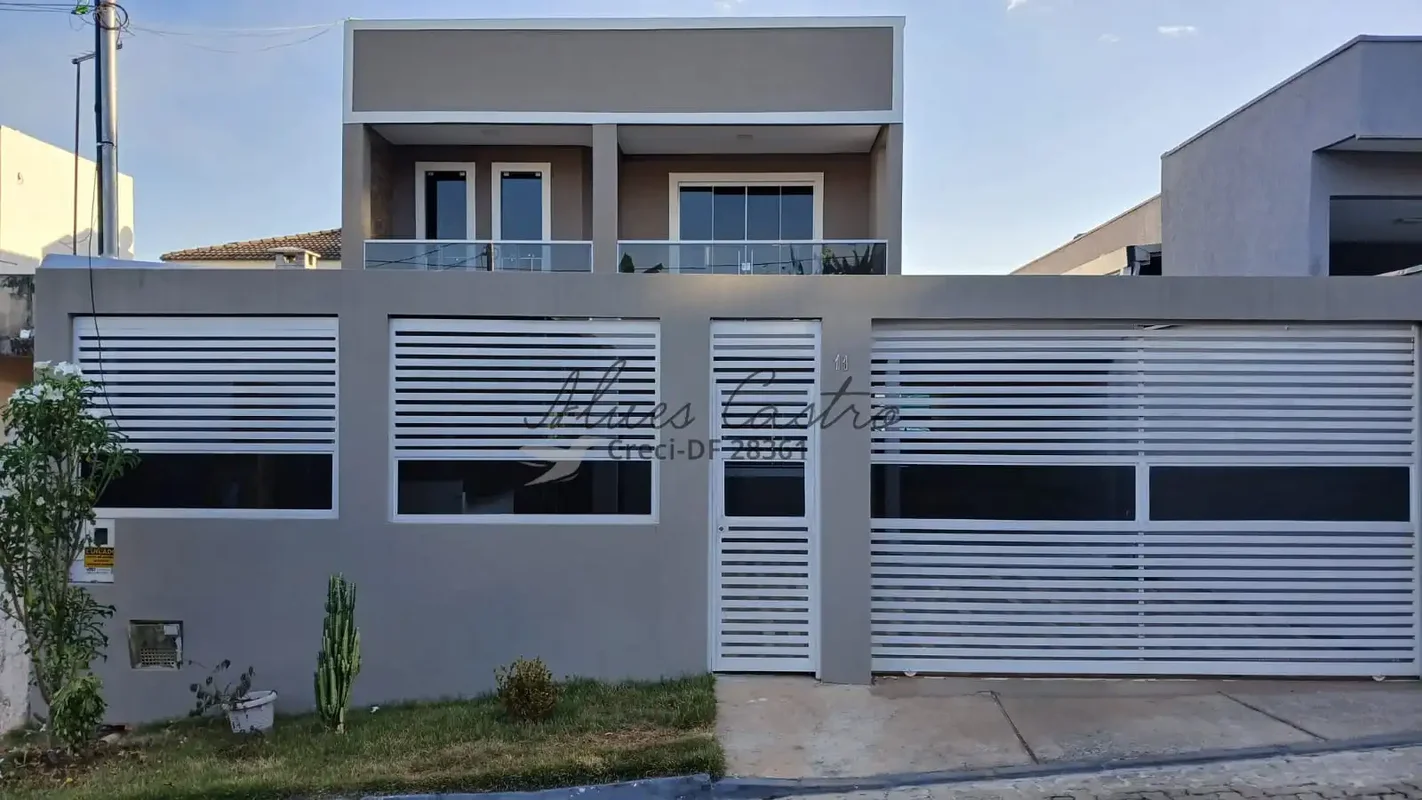 CASA DE 03 QUARTOS NO CONDOMÍNIO QUINTA DOS IPÊSCasa recentemente reformada, com...