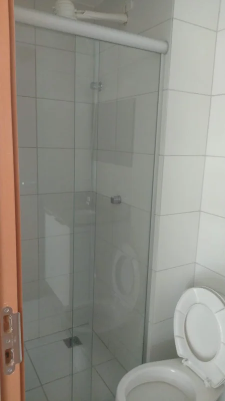 KITINETE novíssima, armários Todeschini, piso cerâmica fina, cozinha americana c...