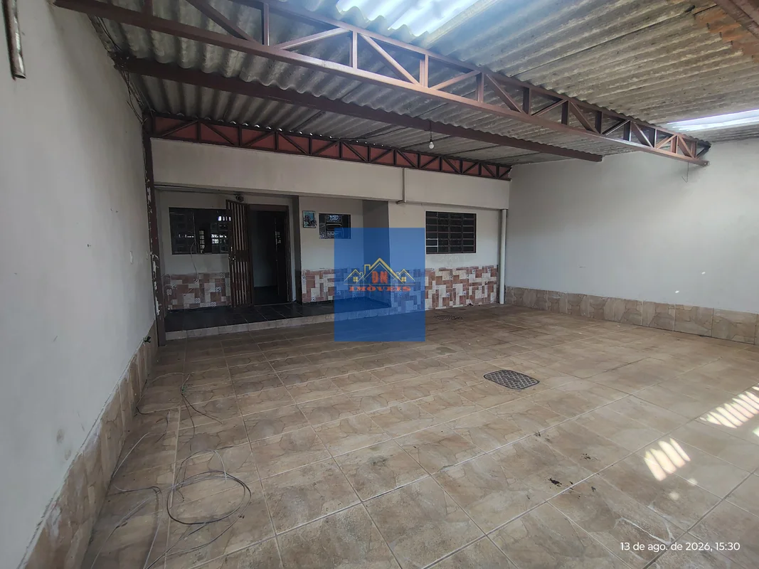 Casa com 2 quartos, Sala, Cozinha, Banheiro, área de serviços no fundos 18/08/26...